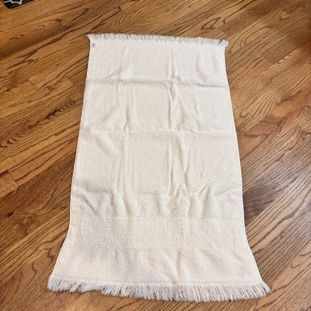 VTG Wamsutta Heritage Bath Towels Set 2 White Gold Fringe MCM Hollywood Regency
